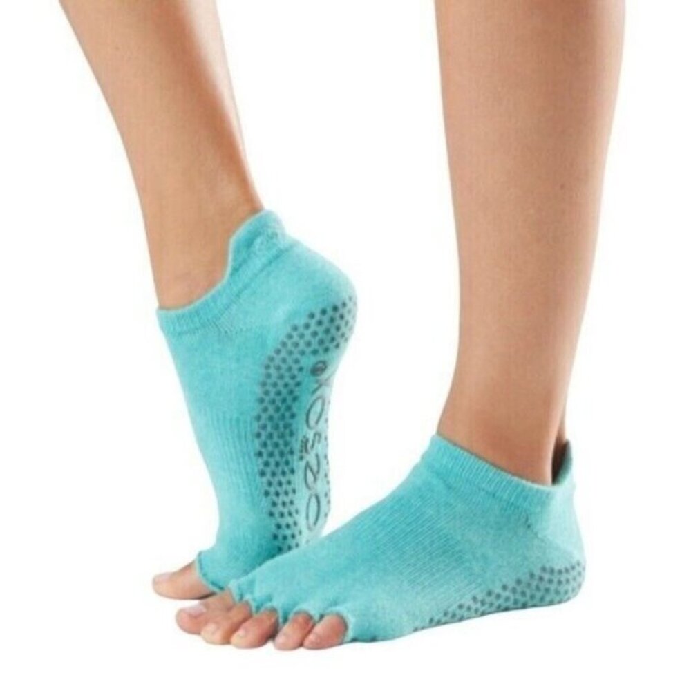 TOESOX NWT Size M (8.5-10.5) Aqua Low Rise Half Toe Grip Pilates Yoga Socks NEW